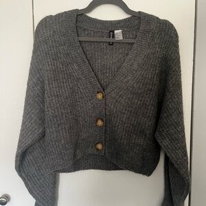 H&M Charcoal Gray V-Neck Button Front Cropped Cardigan NEVER WORN